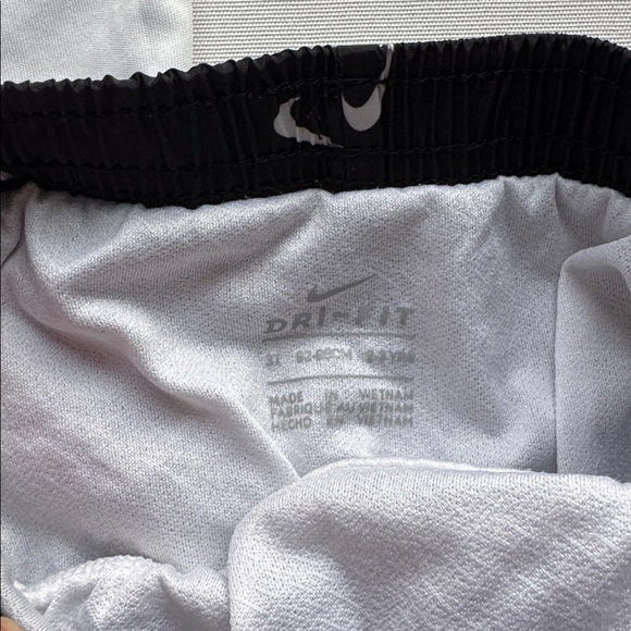 Girls Nike 3T short sleeve outfit - Picture 4 of 8